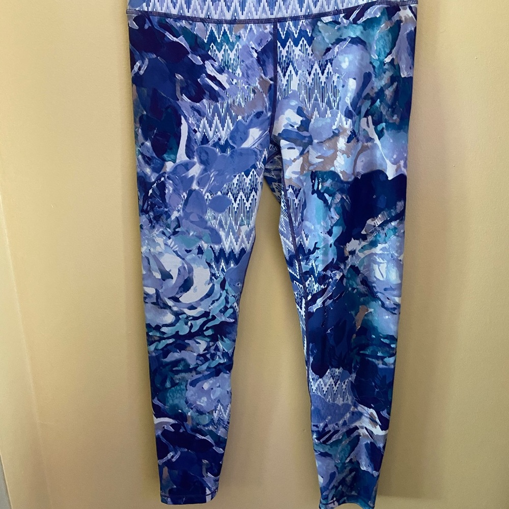 Blue pattern leggings